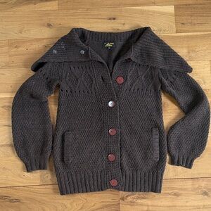 Le Mont Saint Michell Women's Brown Sweater